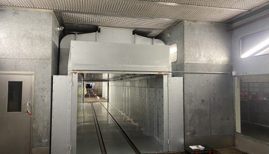 Tunnel métallique du système de refroidissement sur ligne de production industrielle